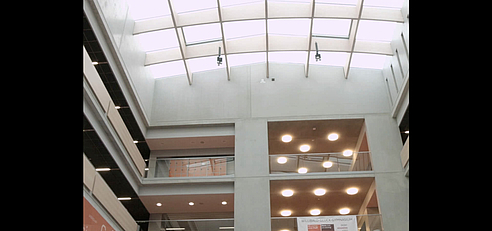 Schulbeleuchtung: Aufbau- u. Einbauleuchte von Luxsystem