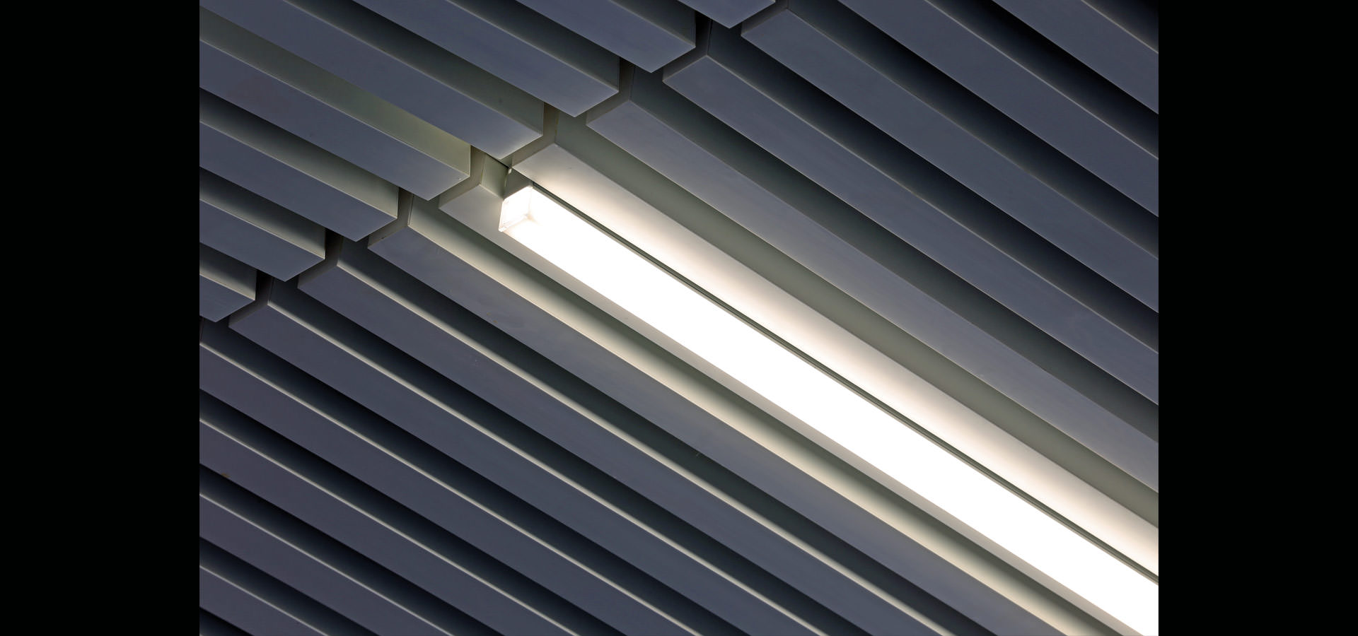Architekturbeleuchtung Fugenlicht Lichtline 20.2 Luxsystem