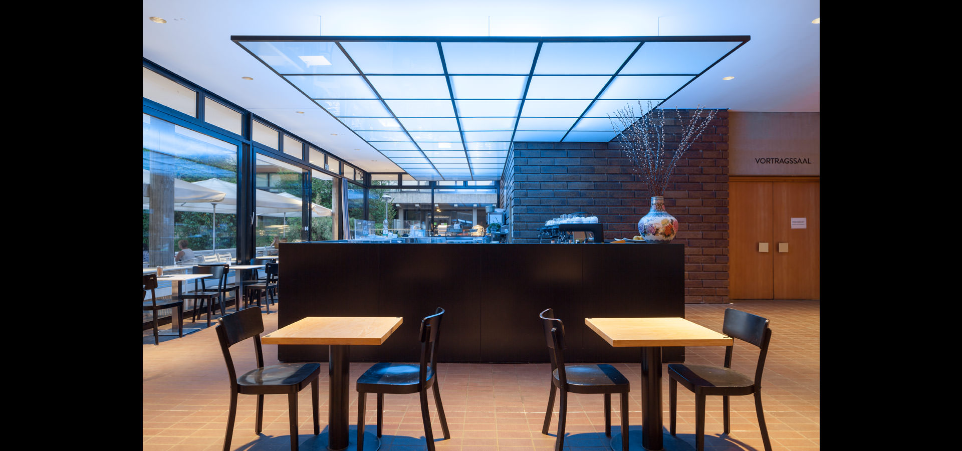 Luxsystem RGB individual lighting museum dimmable