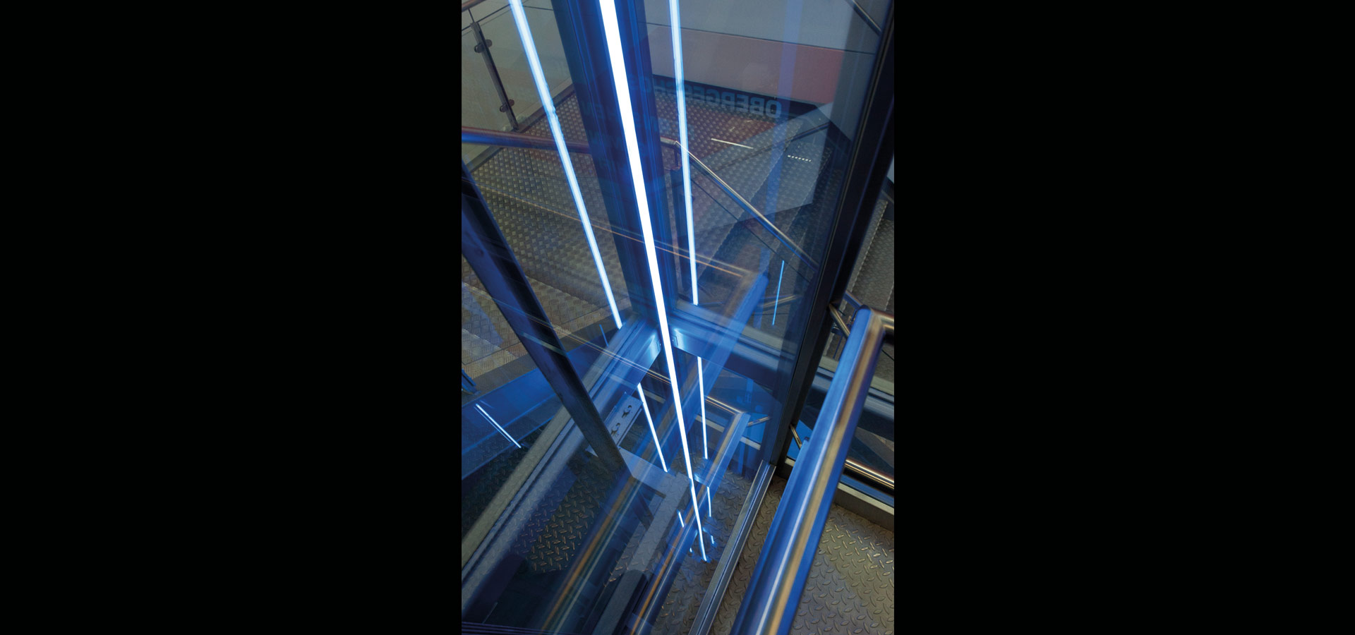 LED Leuchte Luxsystem Lichtlinie 20.3 für Aufzugsschacht