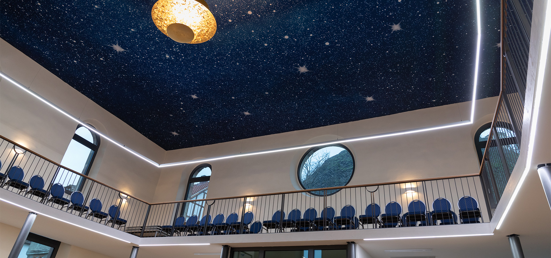 Church lighting ideas with emotional significance and RGBW Luxsystem luminaires from HADLER