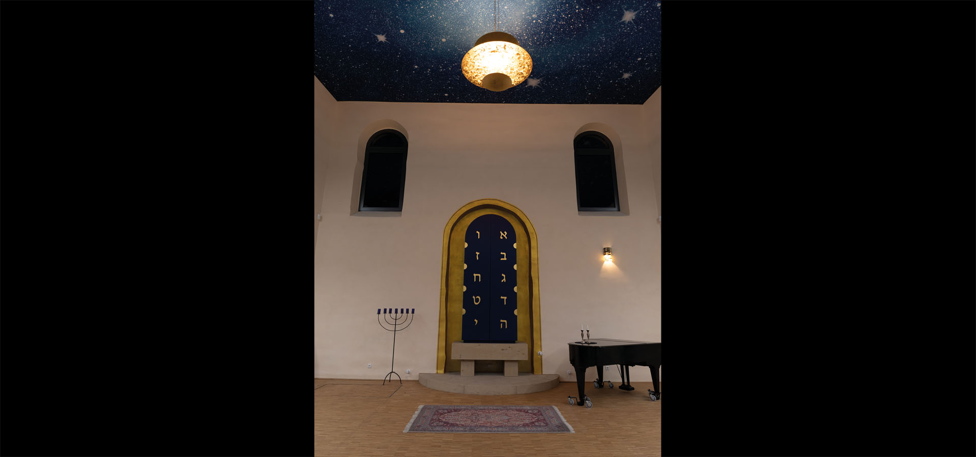Beleuchtung Synagoge Felsberg Tora neutralweiss LED Leuchten Luxsystem HADLER