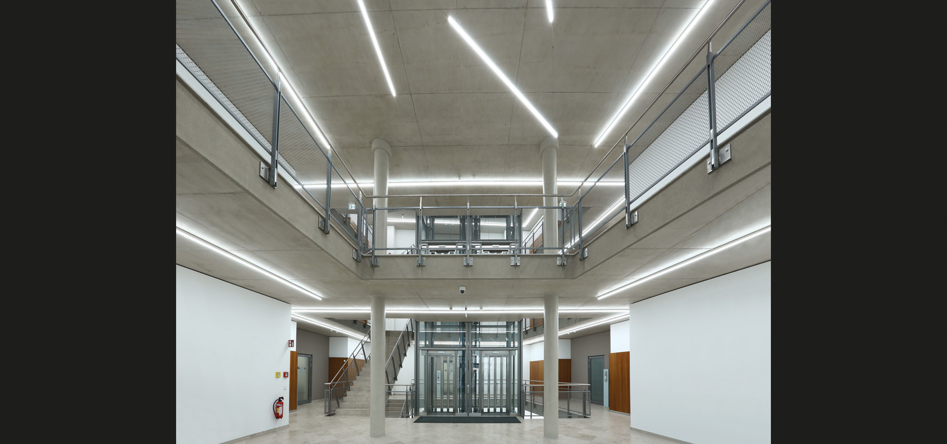 Luxsystem Business Campus Garching Eingangs- und Treppenhausbeleuchtung mit integrierter Notbeleuchtung