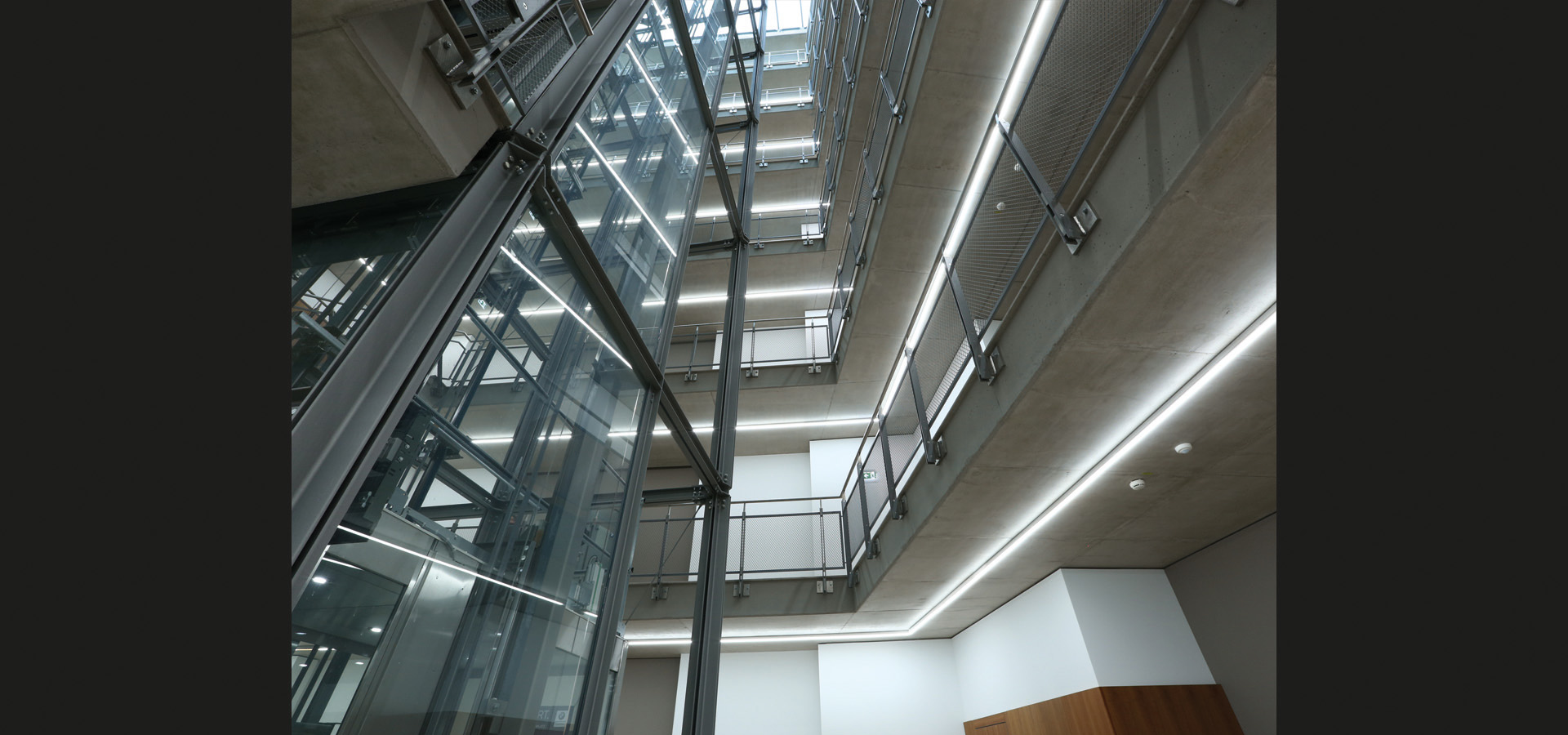 Luxsystem Treppenhausbeleuchtung mit integrierter Notbeleuchtung