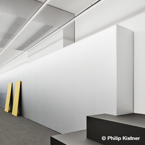 Linienförmige lineare-Ladenbeleuchtung für Hugo Boss Berlin mit Led Leuchte 20.3 von Luxsystem