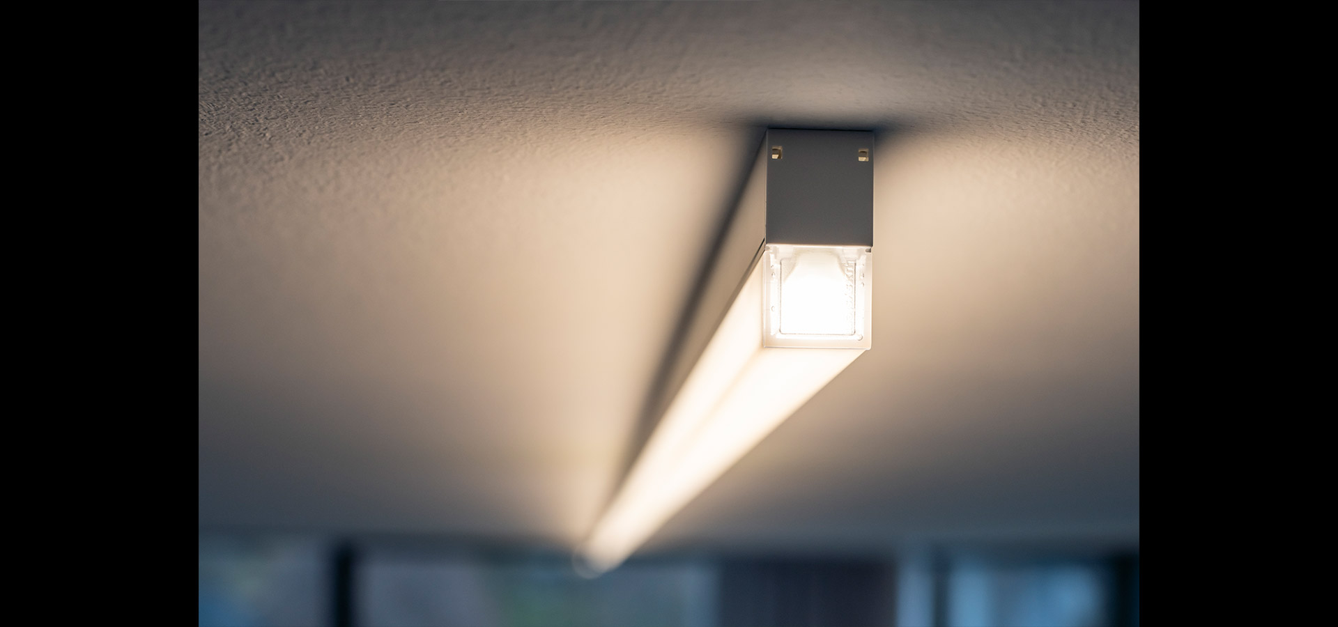 Deckenleuchte Luxsystem 20.3 LED schlank Beleuchtung Wohnzimmer Privathaus